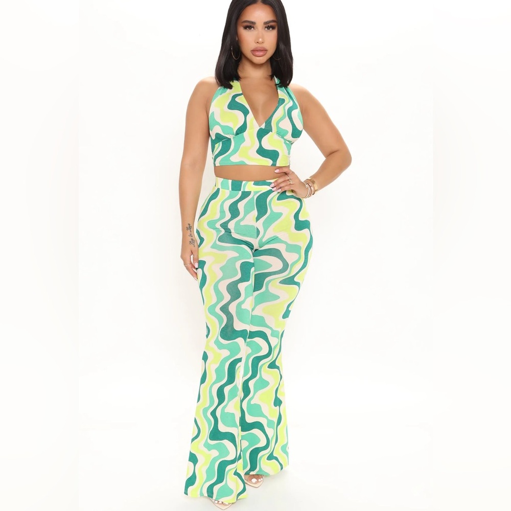 Timing Green and Yellow Wave Pattern Set size M Psychadelic Flare Halter Top